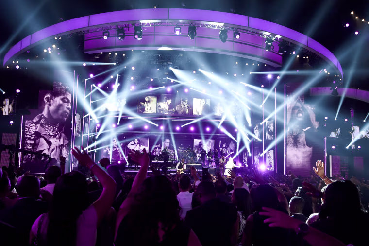 Image: Jennifer Hudson performs  \"Purple Rain\"