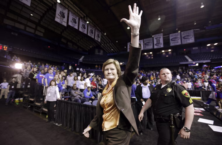 Image: Basketball coach Pat Summitt dead at 64