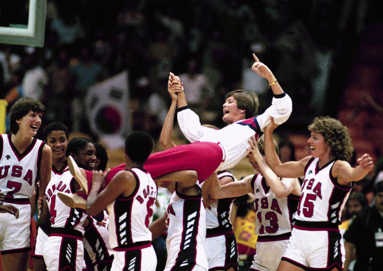 Image: Basketball coach Pat Summitt dead at 64