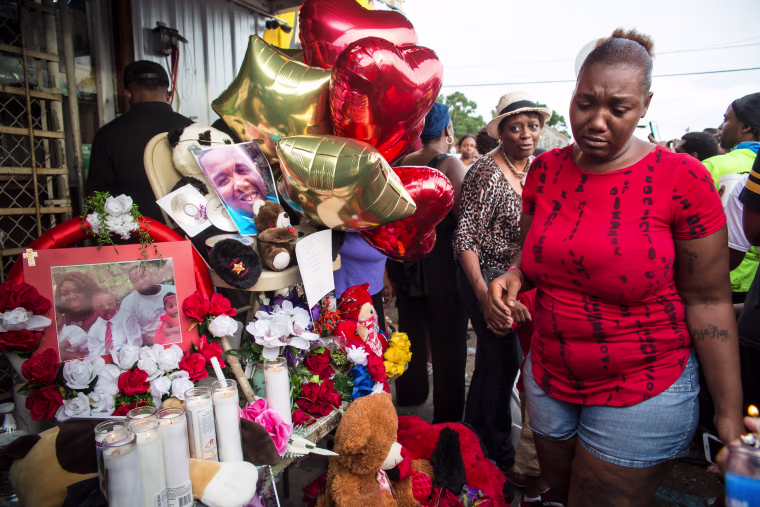 Image: People protest against the police shooting of Alton Sterling