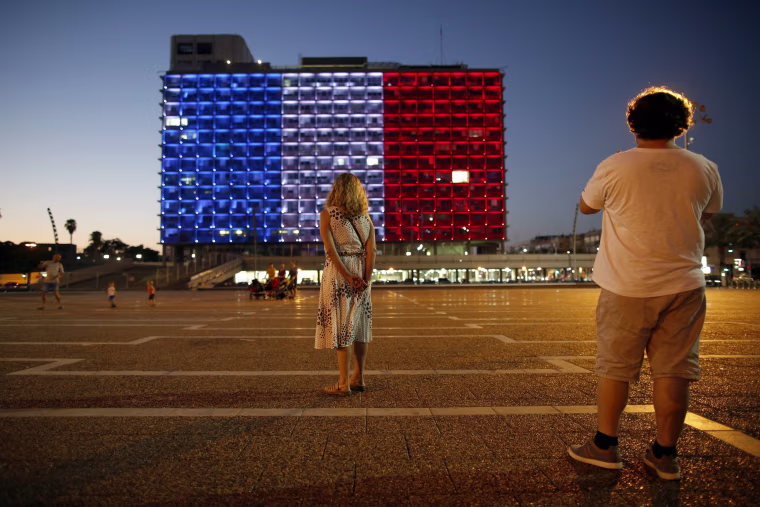 Image: Tribute to the victims of France terror attack in Israel