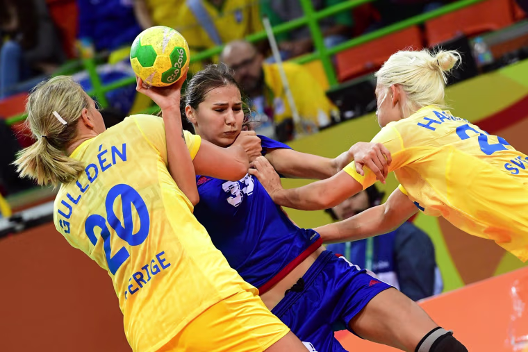 Image: TOPSHOT-HANDBALL-OLY-2016-RIO-RUS-SWE