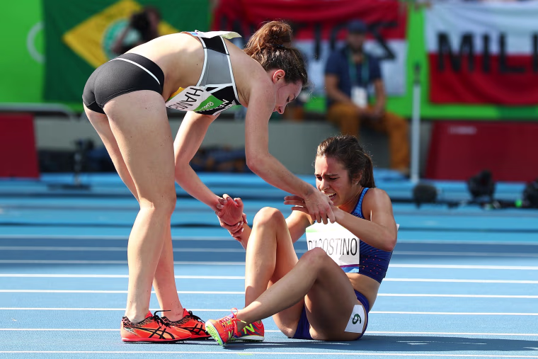 Image: Nikki Hamblin of New Zealand assists Abbey D'Agostino