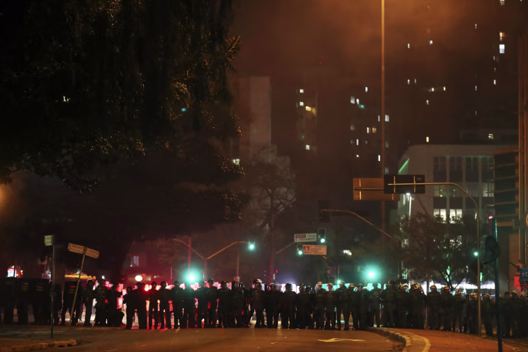 Image: Protests held to show support for ousted Brazilian ousted President Dilma Rousseff in Sao Paulo