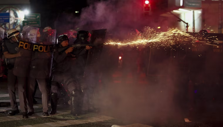 Image: TOPSHOT-BRAZIL-IMPEACHMENT-TRIAL-ROUSSEFF-SUPPORTERS-CLASHES