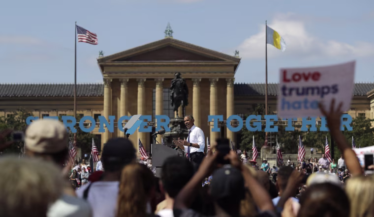 Image: Obama speaks at campaign event for Hillary Clinton
