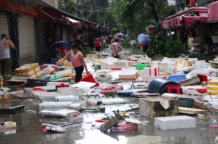 Image: TOPSHOT-CHINA-WEATHER-TYPHOON