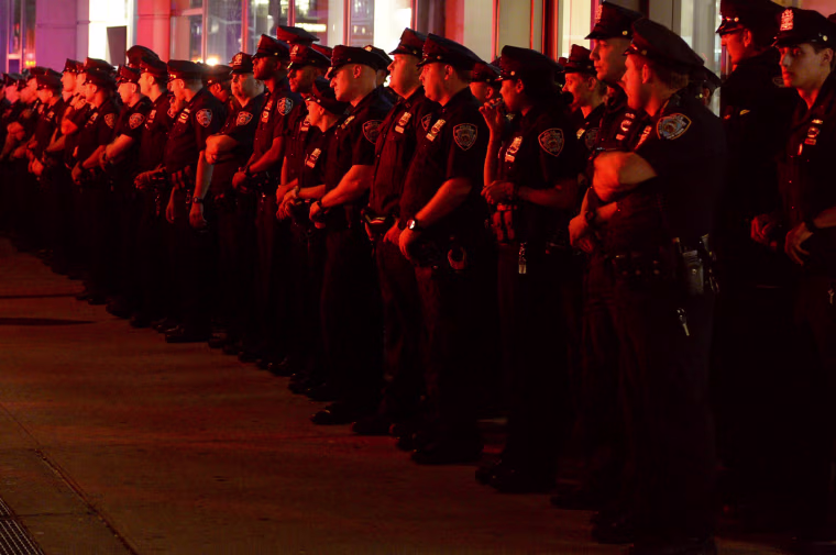 Image: Police officers arrive to keep watch near the site of an explosion in New York
