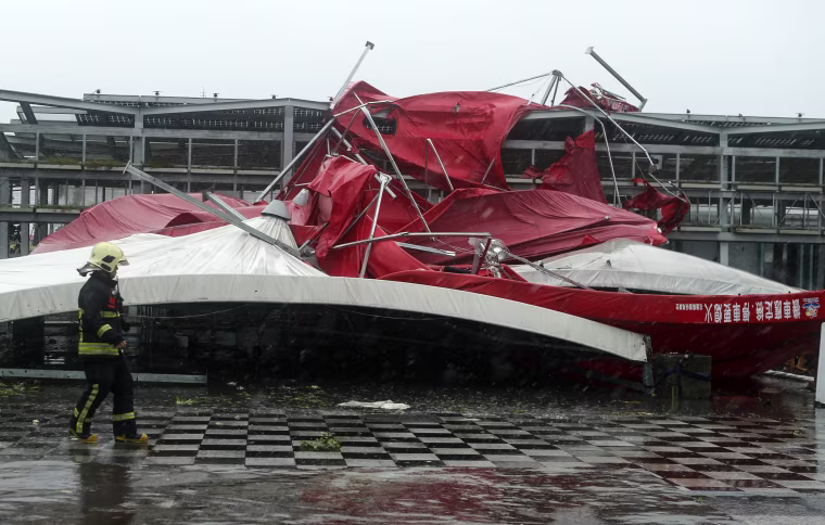 Image: Typhoon Megi hits Taiwan