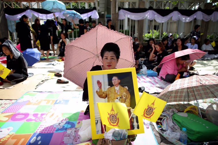 Image: Thai King Bhumibol Adulyadej dies at age 88