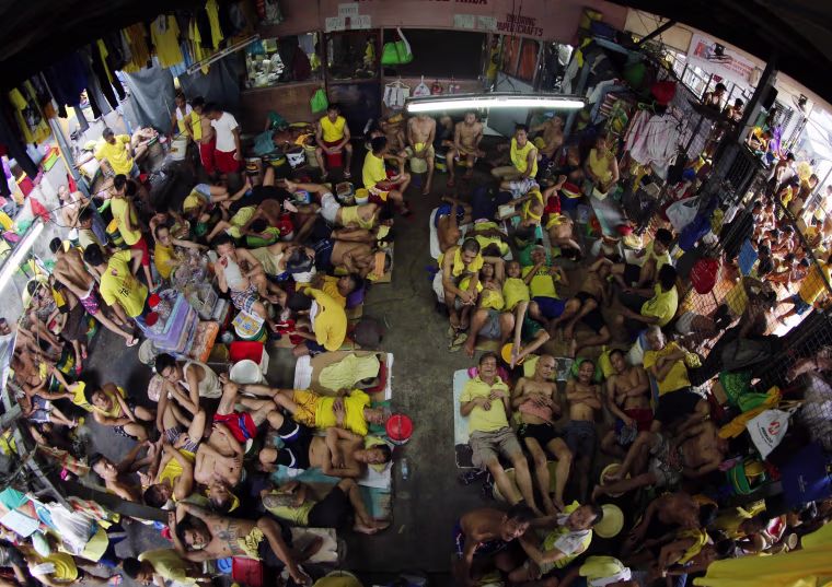 Image: Arrested drug suspects are jockeying for space inside jampacked prison cells