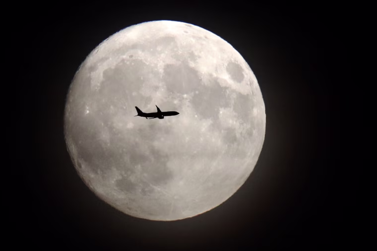 Image: BRITAIN-MOON-WEATHER