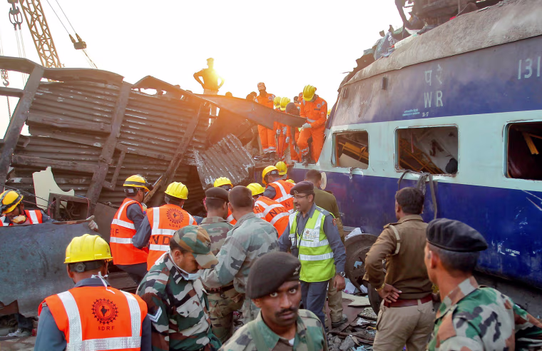 Image: Rescue workers search for survivors at the site of a train derailment in Pukhrayan, south of Kanpur city, India
