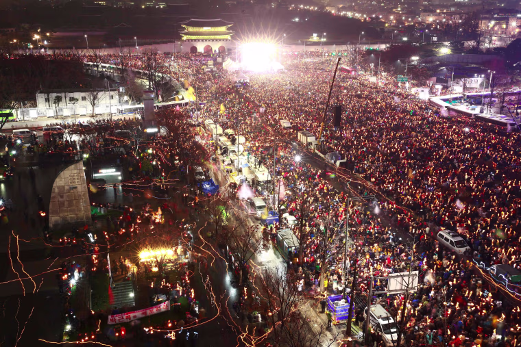 Image: TOPSHOT-SKOREA-POLITICS-SCANDAL