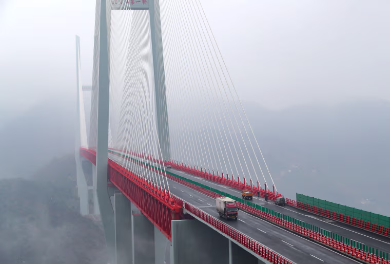 Image: Vehicles making their way through the Beipanjiang Bridge