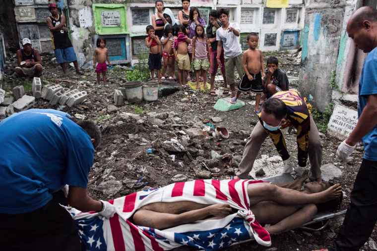 Image: Mass Burials In The Philippines Amidst The Drug War