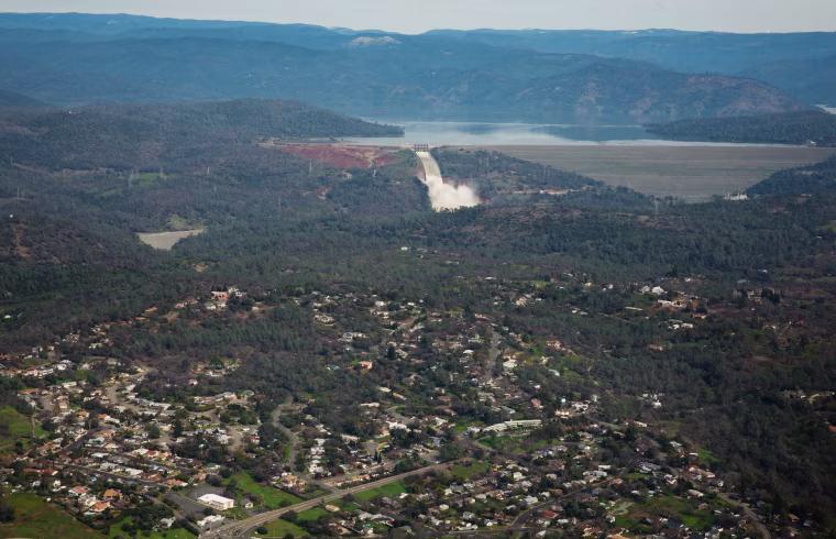 Image: Thousands Evacuated Near Oroville Dam As Spillway Threatens To Fail