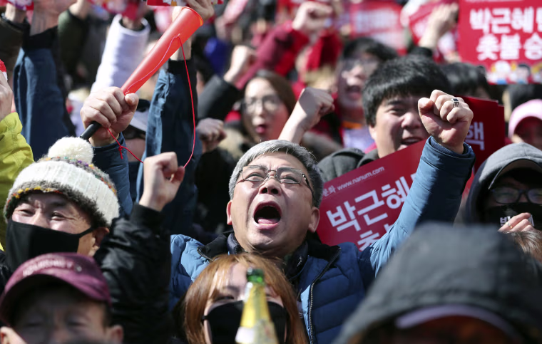 Image: Protesters react after hearing the Constitutional Court's verdict during a rally calling for the impeachment of President Park Geun-hye near the Constitutional Court in Seoul, South Korea, March 10, 2017.