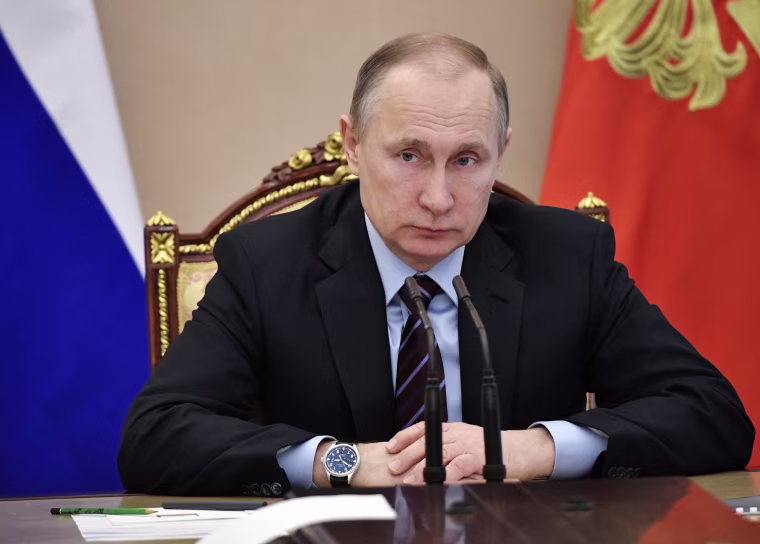 Image: Putin heads the Cabinet meeting in Moscow