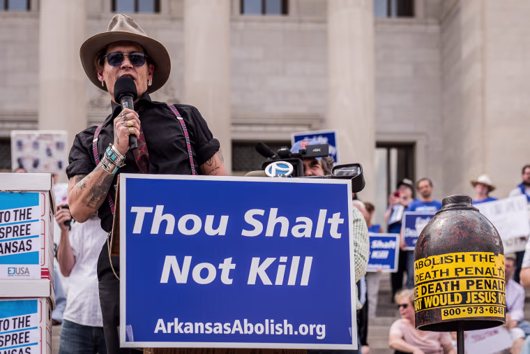 Image: Johnny Depp speaks out against the death penalty on the steps of the state capitol in Little Rock