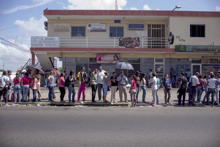 Image: People line up to buy food in one of the two groceries stores that not was looted over the weekend in Ciudad Bolivar, Venezuela, Monday, Dec. 19, 2016.
