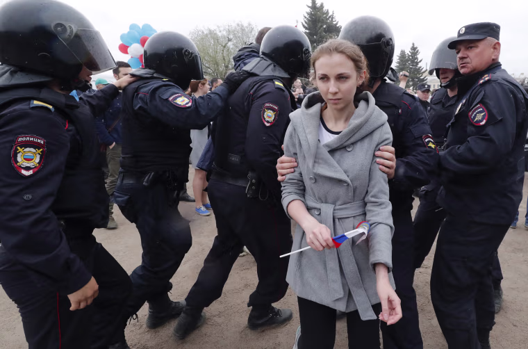 Image: Russian police officers detain a participant of an unauthorized anti-corruption rally