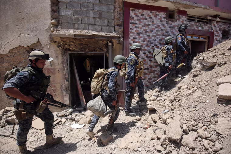 Image: Iraqi forces advance towards Mosul's Old City