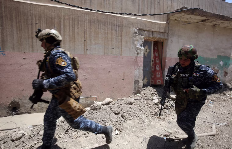 Image:  Iraqi forces advance towards Mosul's Old City