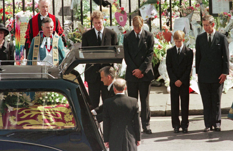 Image: Earl Spencer (2L) Prince William (3L) , Prince Harry and Prince Charles (R) watch as the coffin of Diana, Princess of Wales is placed into a hearse