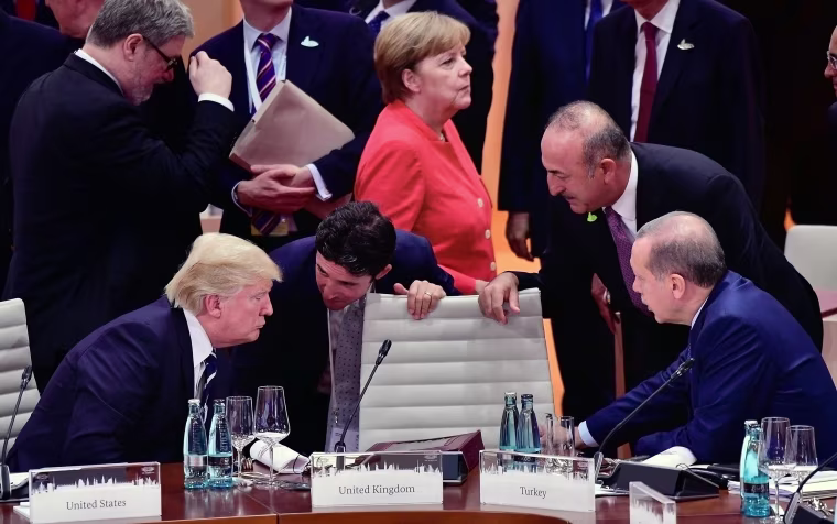 Image: Trump talks to the President of Turkey Recep Tayyip Erdogan
