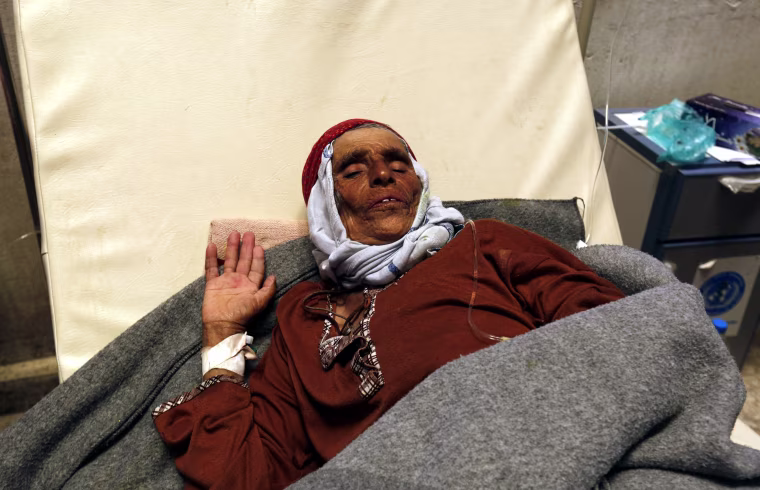 Image: A Yemeni woman infected with cholera receives treatment at a hospital