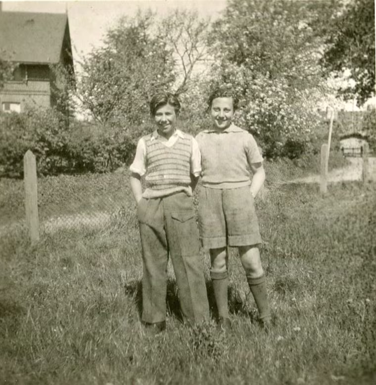 Image: Manfred Goldberg and Zigi Shipper at the Lensterhof convalescent home in Germany in 1945