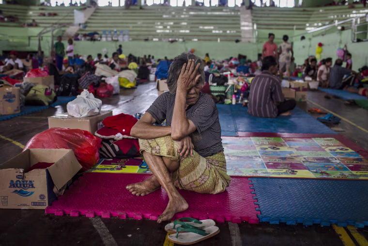 Image: Mount Agung volcano evacuation