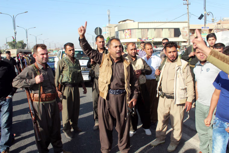 Image: Kurdish gunmen in Kirkuk