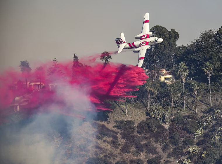 Image: Skirball fire burns in Bel-Air California