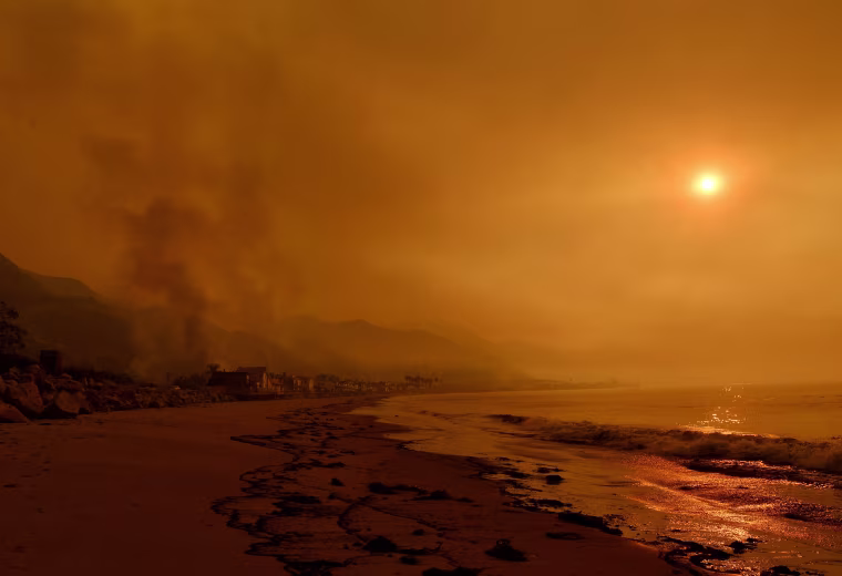 Image: TOPSHOT-US-WEATHER-FIRES-CALIFORNIA