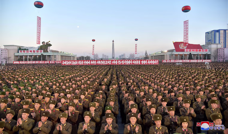 Image: North Korean soldiers and Pyongyang residents at rally
