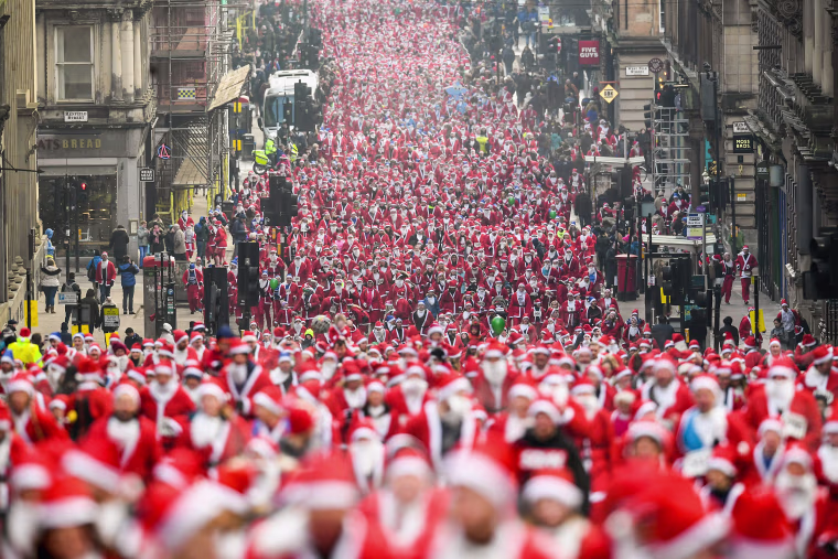 Image: Santa Dash In Glasgow