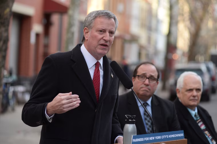 Mayor Bill de Blasio holds a press conference on the streets in the Greenpoint section of Brooklyn to applaud the decision from the New York Court of Appeals to uphold the Water Board's issuance of credits to homeowners on Dec. 20, 2017.