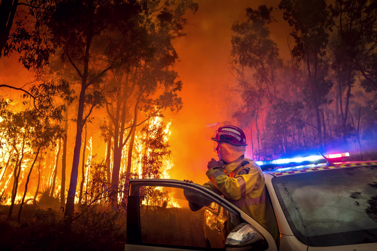 Image: A firefighter monitors a bushfire in the eastern suburbs of Perth