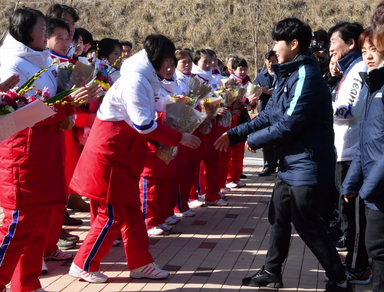 Image: TOPSHOT-SKOREA-NKOREA-OLY-2018-IHOCKEY-DIPLOMACY