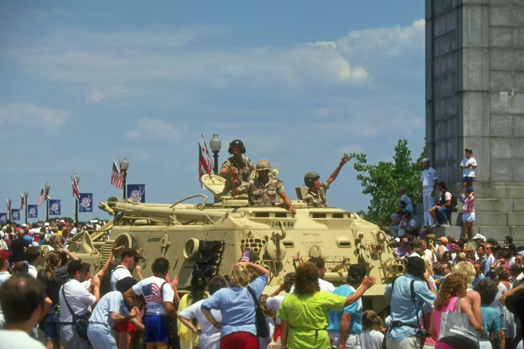 (Prob. M1 A1 Abrams) tank-manning Desert