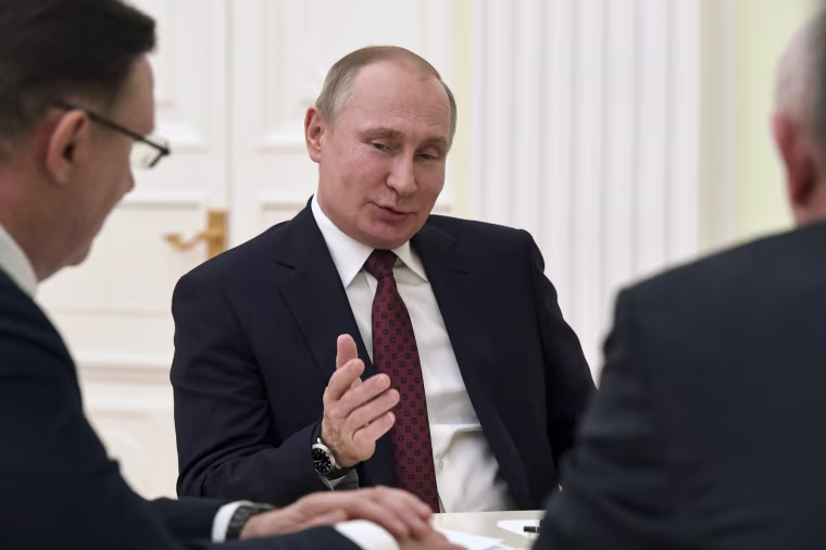 Image: Russian President Putin meets with co-chairs of his campaign office at the Kremlin in Moscow