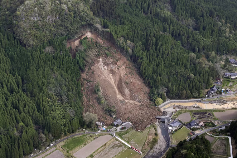 Image: A landslide early on April 11 buried homes and left six missing in Nakatsu, Japan