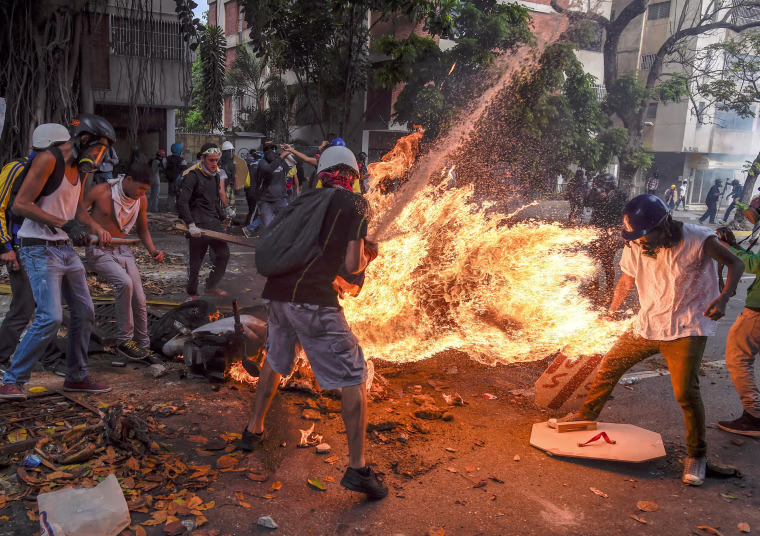 Image: Third-placed series of images of World Press Photo 2018 contest for Spot News Stories - Juan Barreto, Agence France-Presse - Demonstrator Catches Fire