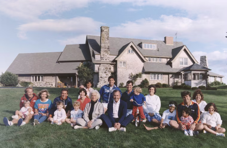 Image: George Bush Family AT Kennebunkport