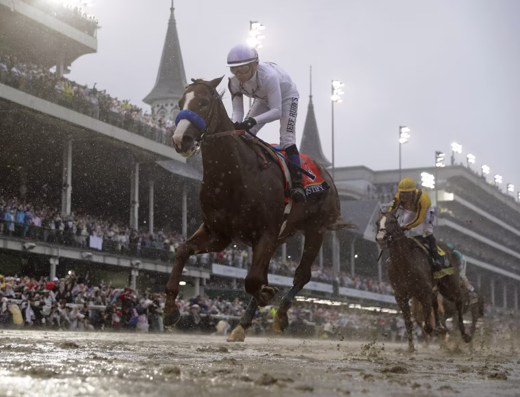 Image: Mike Smith rides Justify to victory during the 144th running of the Kentucky Derby