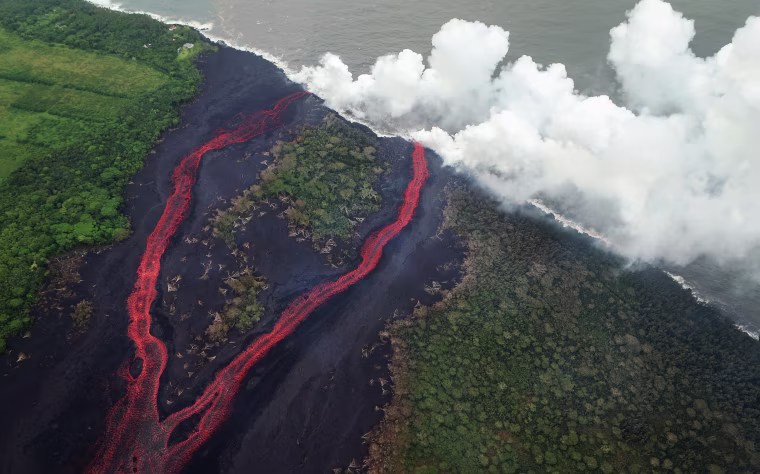 Image: Steam plumes rise as lava from a fissure enters the Pacific Ocean on Hawaii's Big Island near Pahoa