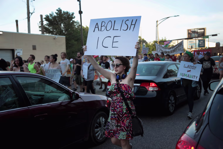 Image: Protestors In Chicago Rally Against Mass Detention Of Undocumented Immigrants