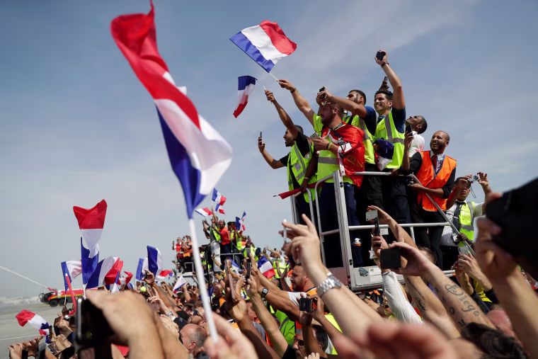 Image: FBL-WC-2018-FRA-ARRIVAL-FANS
